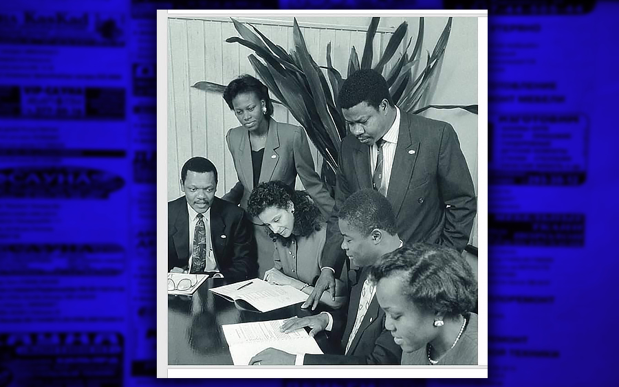 Atedo&nbsp;Peterside&nbsp;shares throwback picture of pioneer Stanbic IBTC staff members