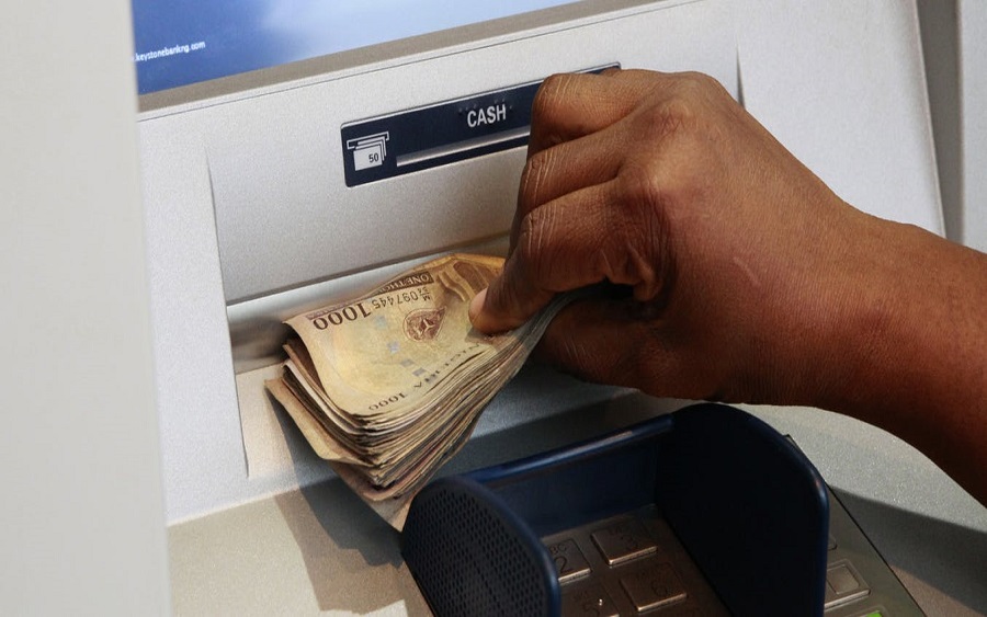 Nigerians stranded as bank ATMs and POS stop dispensing cash