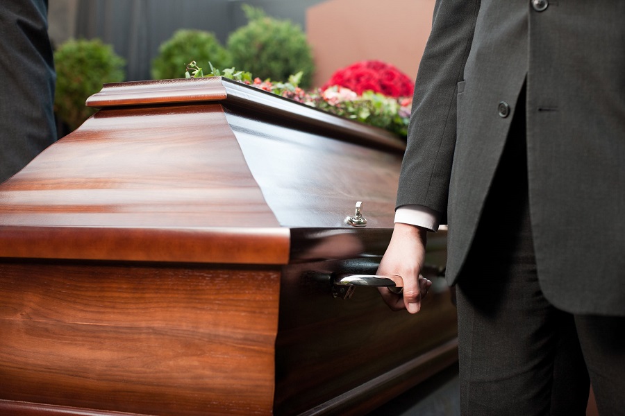 How to avoid overpaying for a burial ceremony