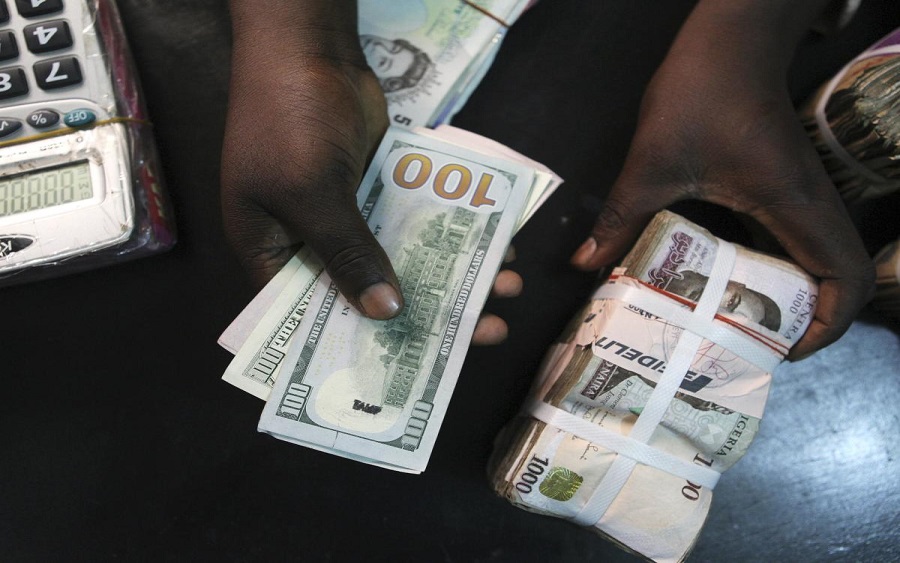 Naira crashes to N820/$1 at the black market