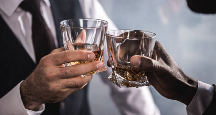10 single malt whiskeys every whiskey drinker should have in their bar