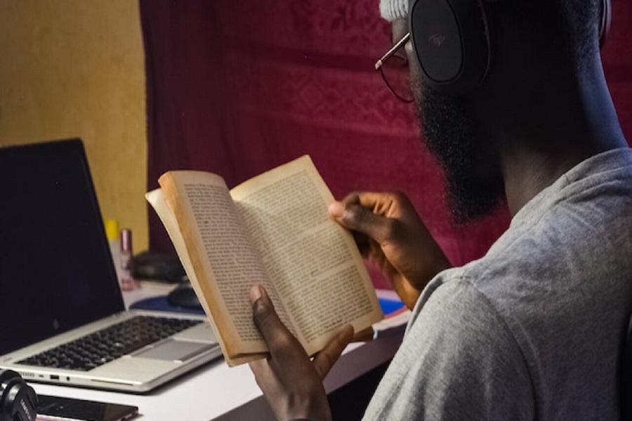 6 books to bolster your reasoning and improve your financial standing