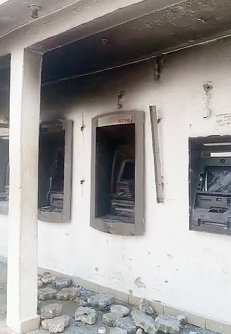 Naira scarcity: Protesters reportedly attack banks in Lagos as Sanwo-Olu appeals against protests