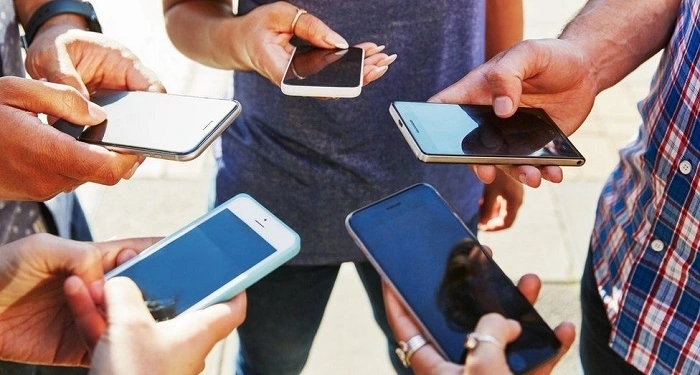 Phone price hike looms as AI pushes up memory chips demand 