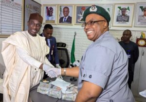 Nigeria Customs seizes $578,000 from passenger at Lagos airport, hands it over to EFCC 