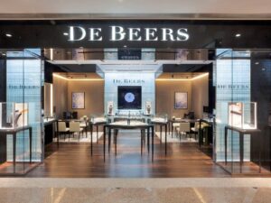 Angola bids for minority stake in De Beers 