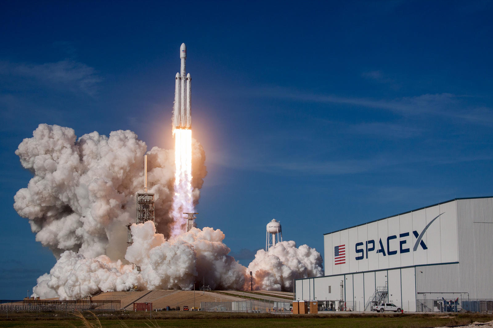 SpaceX shares fall again by over 4% as post-IPO rally fades