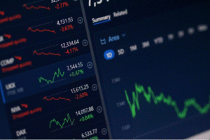 How do traders use triangle patterns to predict price movements?