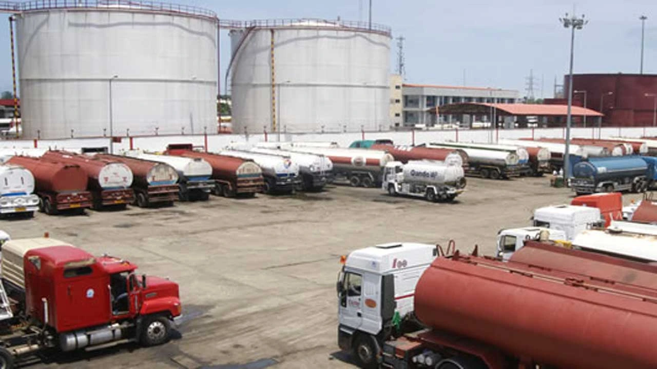 Fuel prices: Marketers halt petrol purchases as ex-depot price hits N1,220