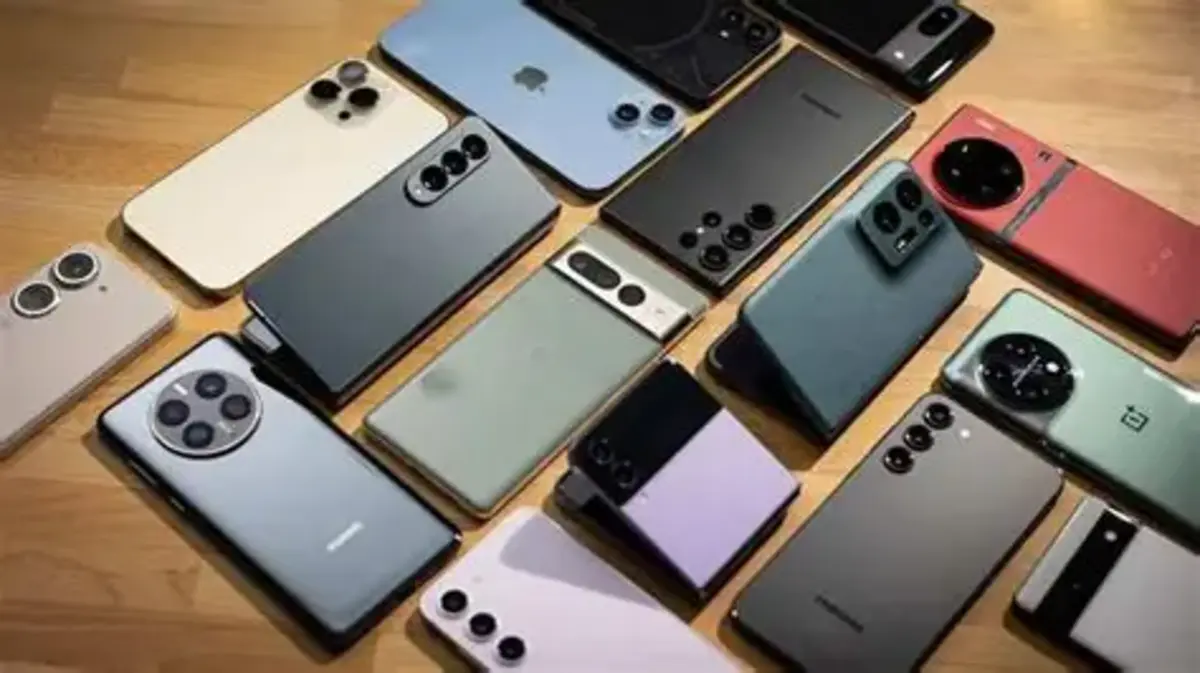Global smartphone shipments plunge 20% to lowest level in 14 years
